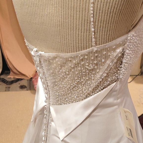 Satin sheer back collar back waist covered buttons train bridal gown - Picture 5 of 11